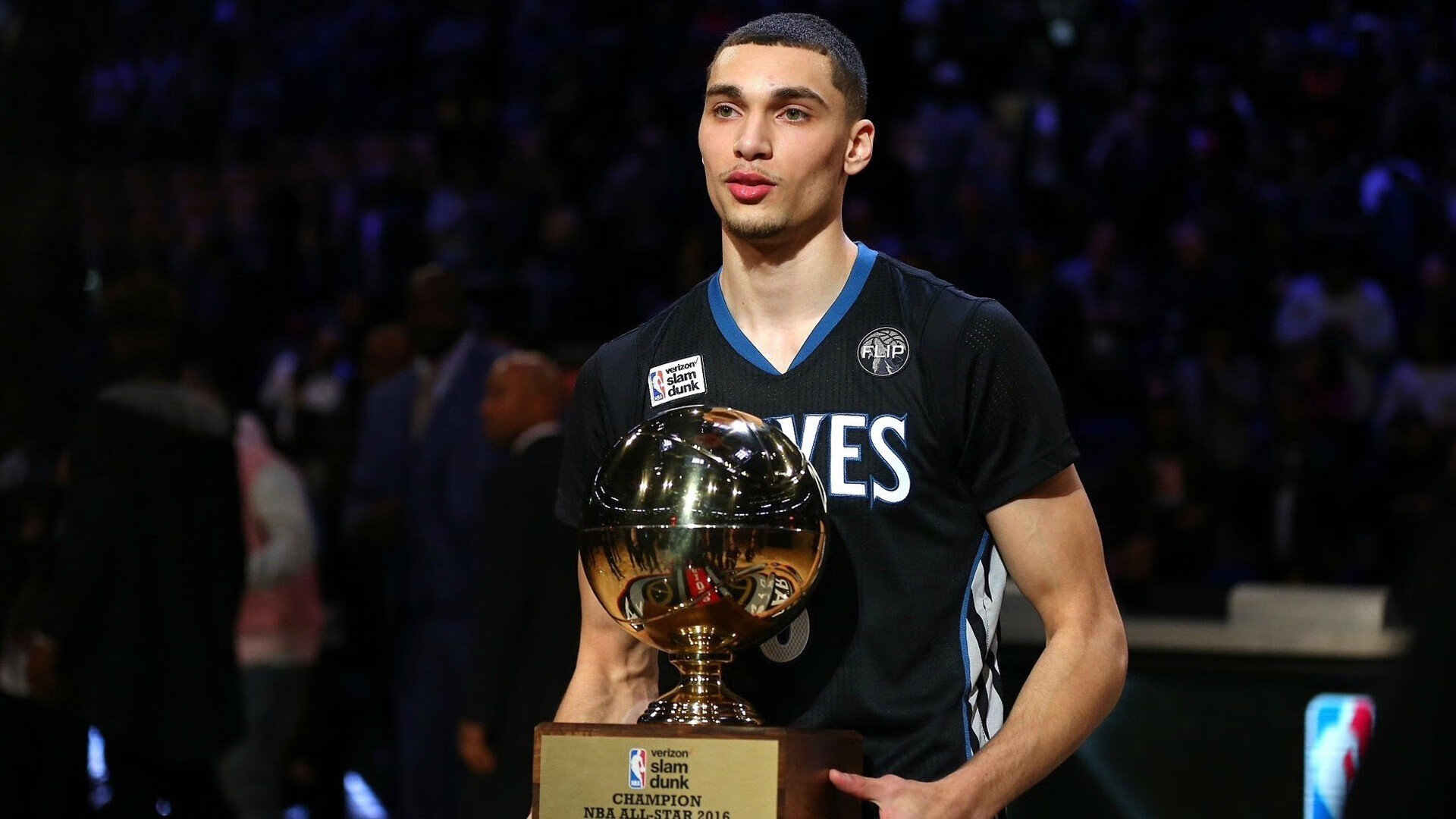 中国男篮提升进攻多样性打破对手防线，中国男篮虽败犹荣